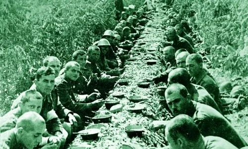 Cum şi cu ce se hrănea soldatul român jpeg