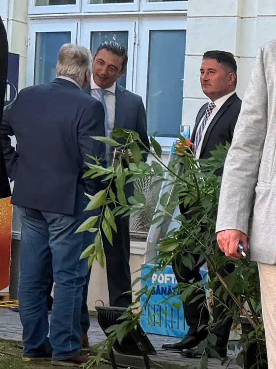 Codrin Horațiu Miron (dreapta), alături de Alex Florența (stânga)