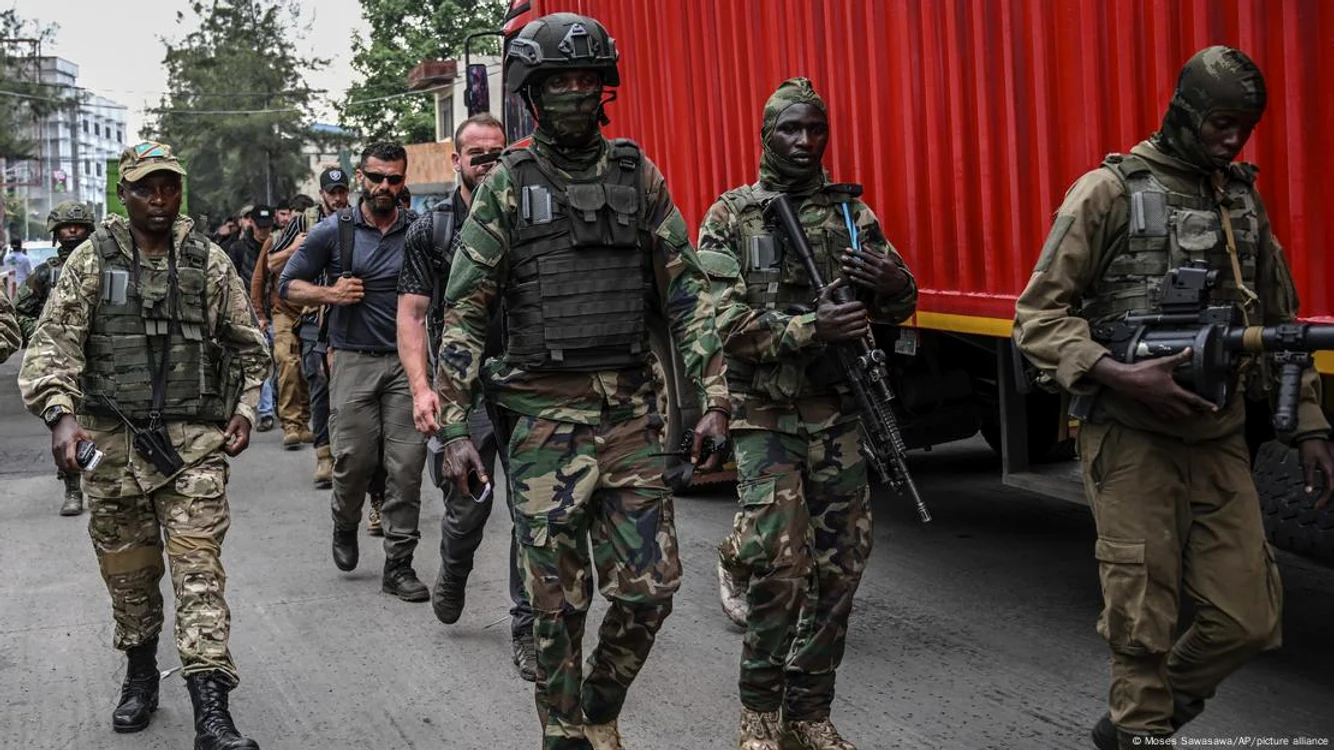 Mercenari români evacuați din Congo de rebelii M23