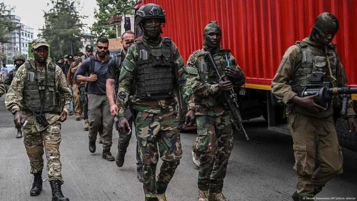 Mercenari români evacuați din Congo de rebelii M23