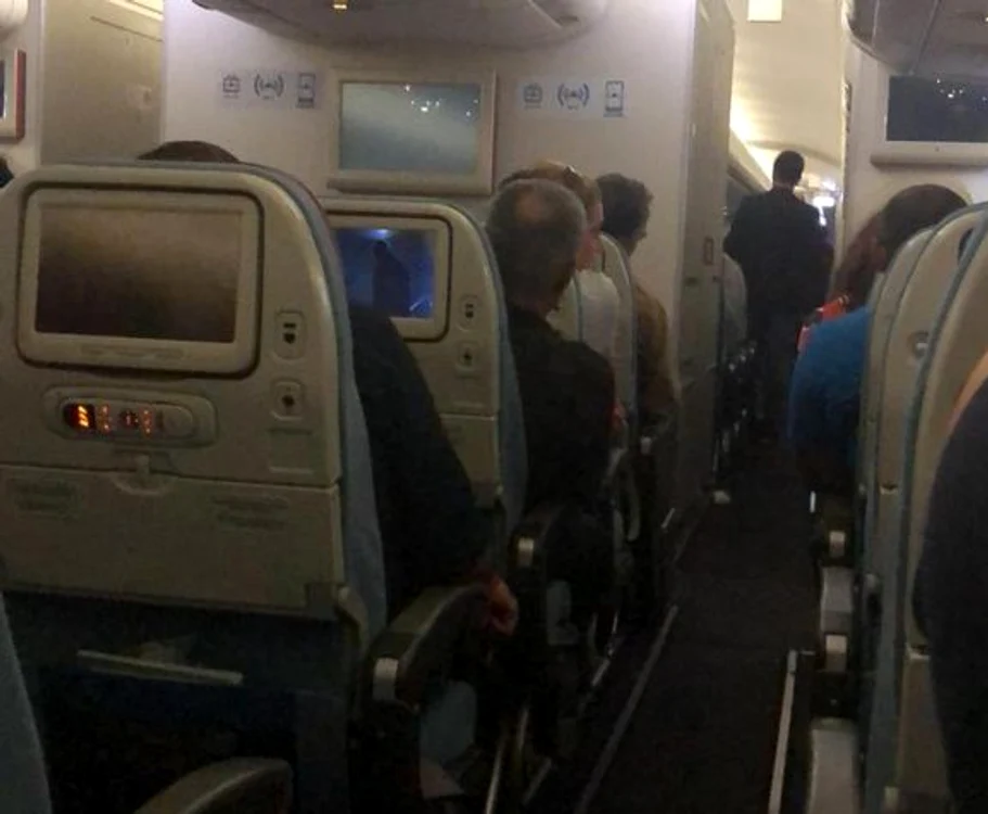 
    O aeronavă Turkish Airlines care a plecat de la Istanbul a aterizat de urgență pe Otopeni Foto Digi24  
