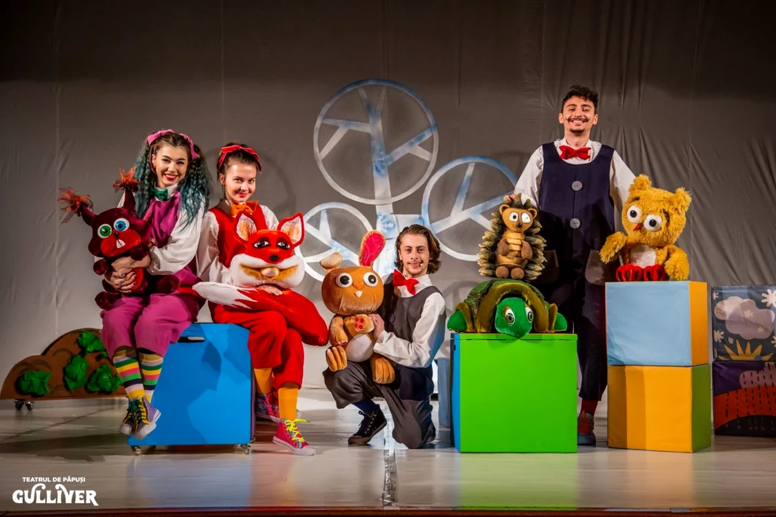 Scenă din spectacolul ”Ursul păcălit de vulpe” Foto: Teatrul Gulliver