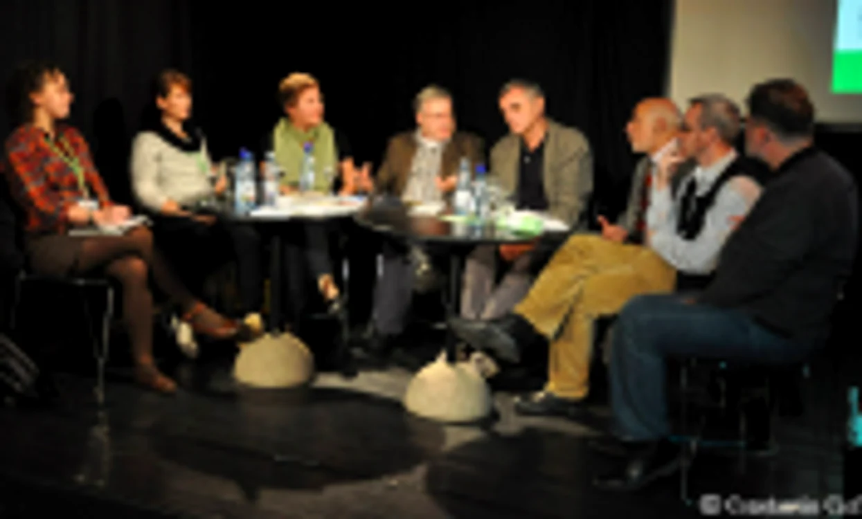 Jan Willem Bos - olandezul care a studiat limba română şi s-a însurat cu o româncă Sursa Facebook JWB Autor Constantin Ciofu FILIT Iaşi