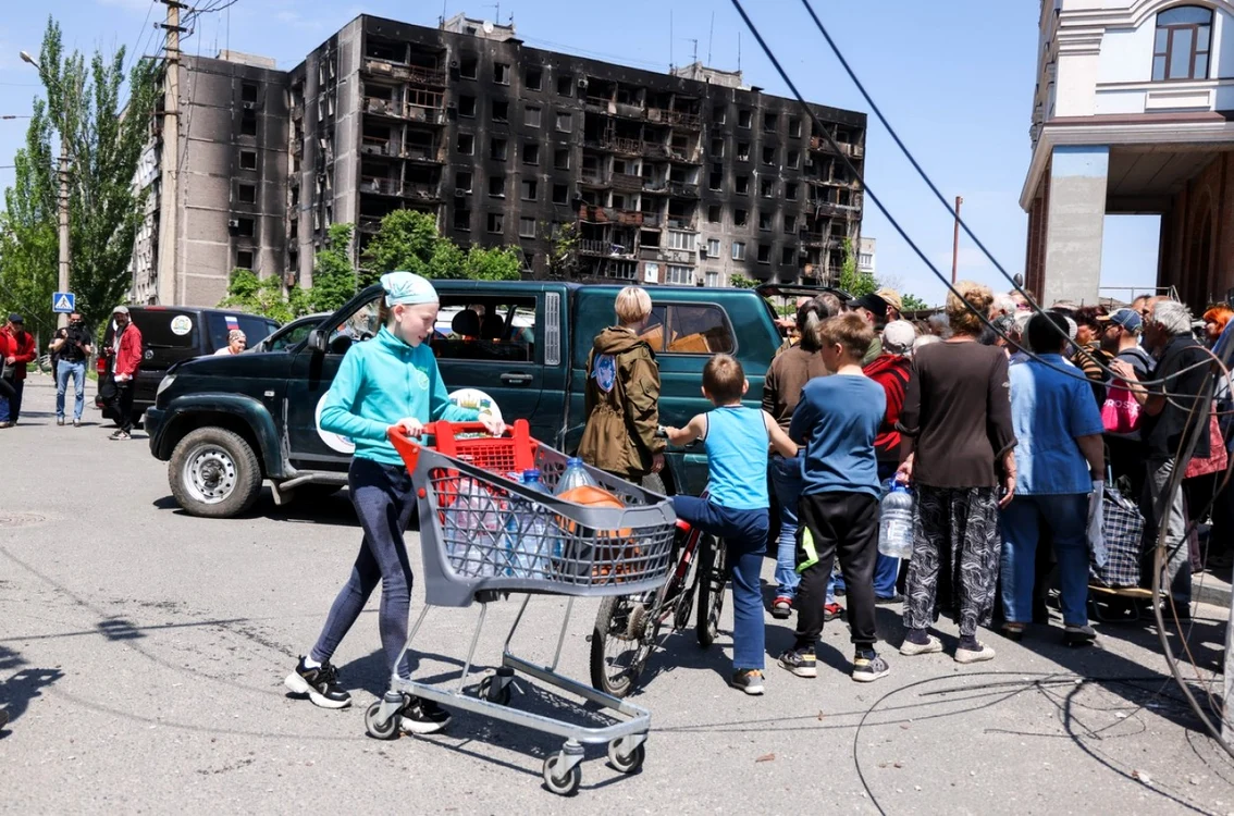 Oras Mariupol Ucraina port oameni strada civili militari 29 30 mai 2022 FOTO Profimedia