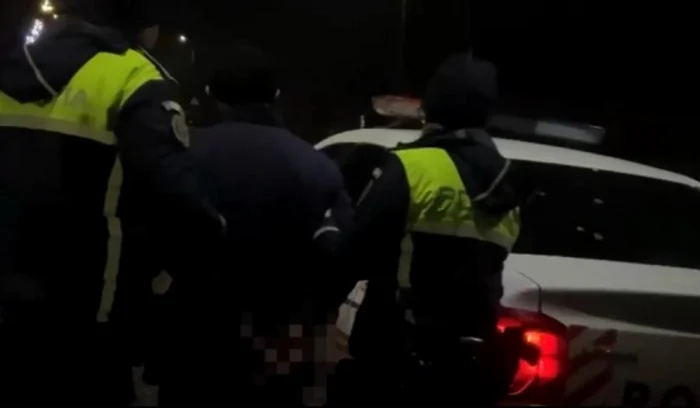 Polițiștii arestează un bărbat