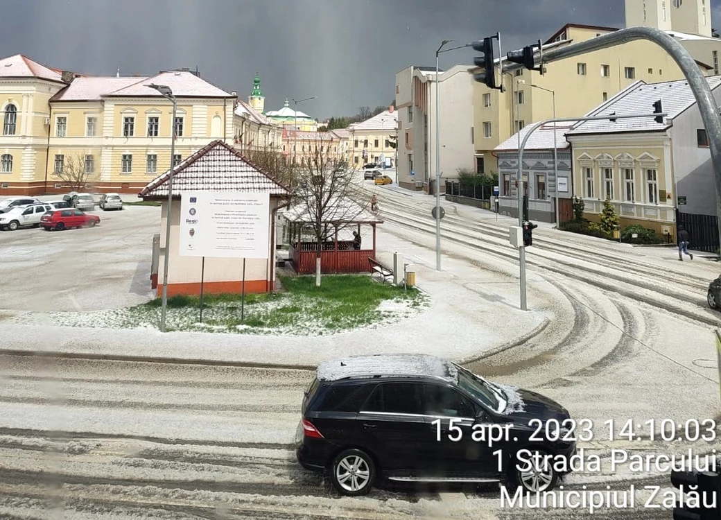 Municipiul Zalău sub grindină FOTO: FB/Severe Weather Alert-Sălaj