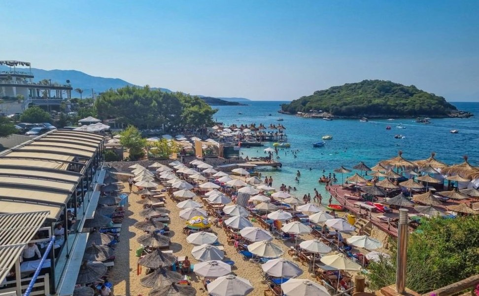 Albania, destinație de lux. „Prețuri peste ale noastre, atât la magazine, cât și la restaurante... și noi venim din Cluj“ VIDEO