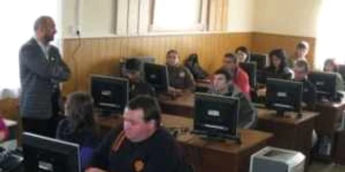 Braşovenii de toate vârstele au ocazia să se iniţieze în tainele mediului virtual