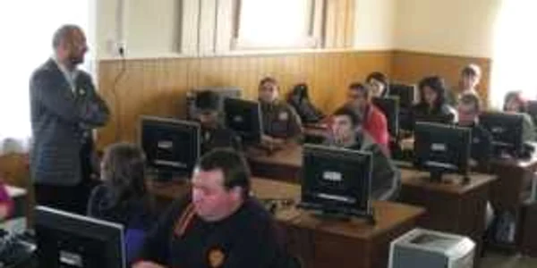Braşovenii de toate vârstele au ocazia să se iniţieze în tainele mediului virtual