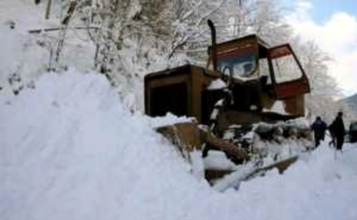 42 de utilaje acţionează in tot judeţul