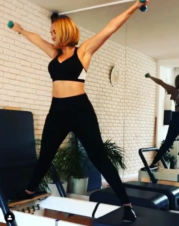 Andreea Esca, la o sesiune de pilates în sala de fitness