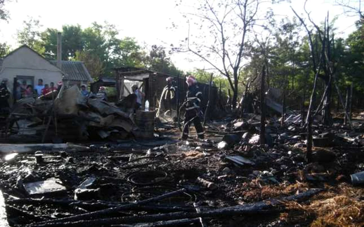 Incendiul provocat de copilă a făcut ravagii FOTO adevarul.ro