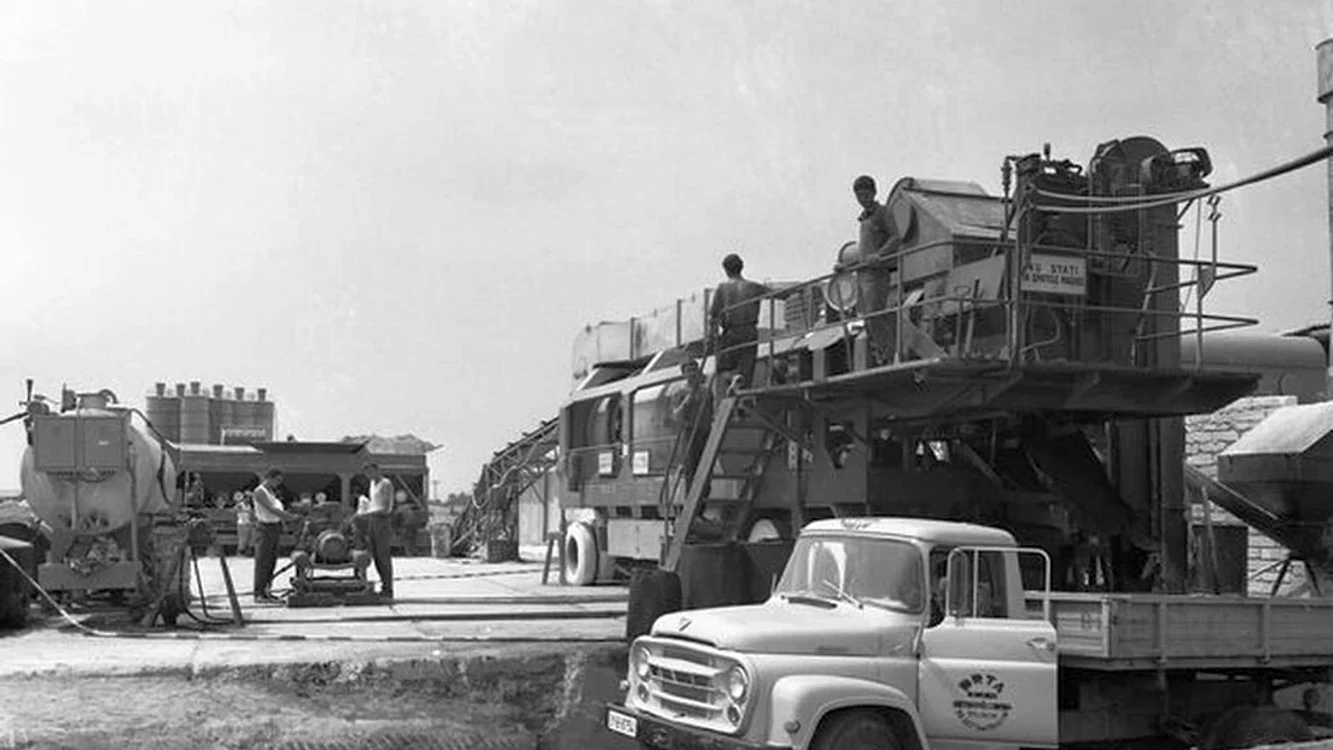 Construcţia primei autostrăzi din ţară, A1, a durat 5 ani Foto: Arhivă
