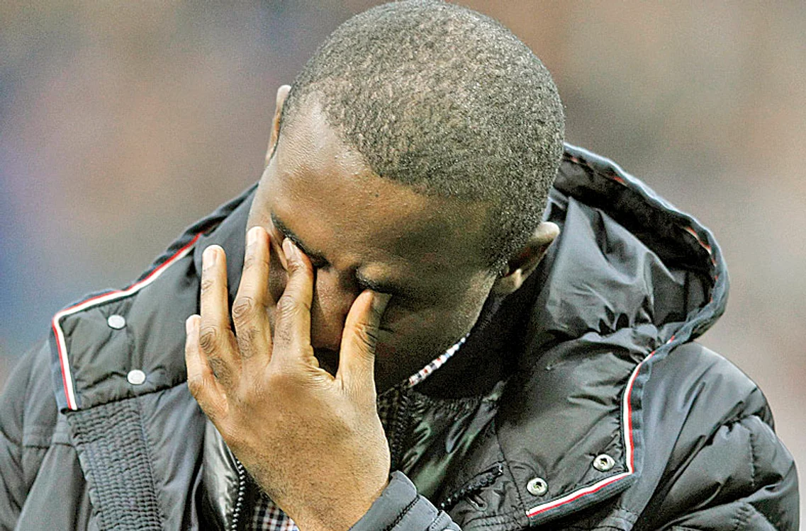 Muamba a cedat  emoţiilor, plângând  ca un copil în  momentul în care fanii  i-au strigat numele