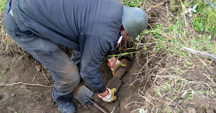 bombe găsite pe marginea DJ209 Salcea - Veresti. FOTO