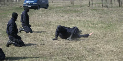 Jandarmii au intervenit în forţă