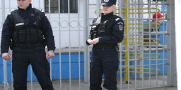 Cei trei angajaţi din maşina de transport valori jefuită vor fi anchetaţi