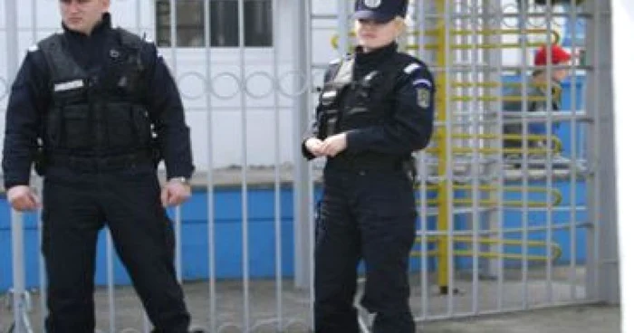 Cei trei angajaţi din maşina de transport valori jefuită vor fi anchetaţi