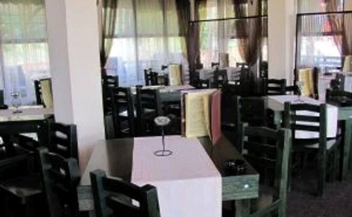 Restaurantele de calitate sunt tot mai pline ...de mese goale