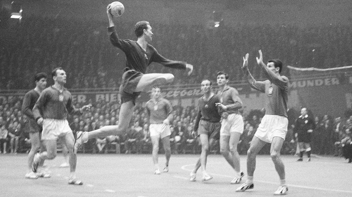Calendar 12 martie: 1961   Echipa de handbal masculin a României a devenit pentru prima dată campioană mondială jpeg