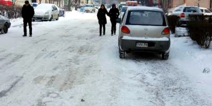 Trotuarele vor fi curate, probabil, la primăvară.