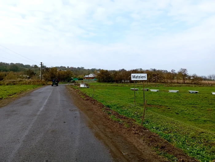 Podul este singura cale de acces facilă către Mateieni FOTO Cosmin Zamfirache
