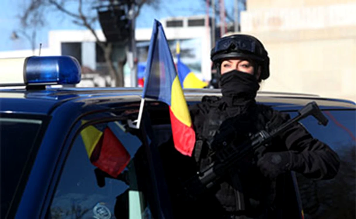 
    Armata este frumoasă, nu?  