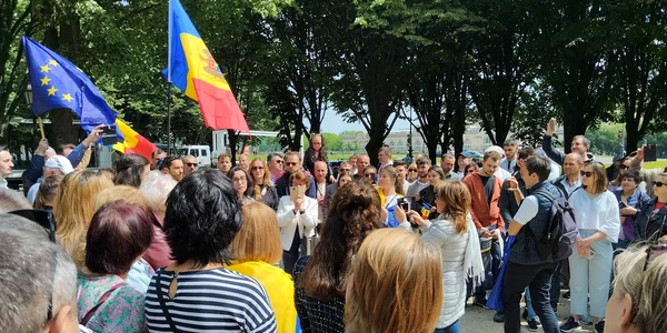 Paris diaspora moldoveneasca jpeg