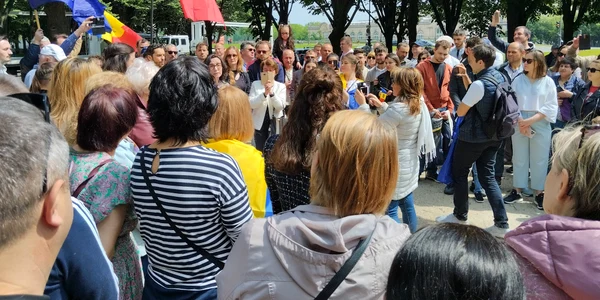 Paris diaspora moldoveneasca jpeg
