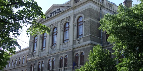 p 13 sus Universitatea Babes Bolyai WC jpg