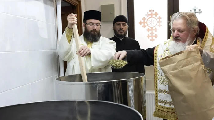 De pregătirea Marelui Mir s-a ocupat episcopul vicar Varlaam Ploieşteanul. Foto: Mircea Florescu
