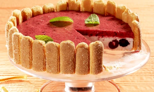tort cu piscoturi si fructe de padure jpeg