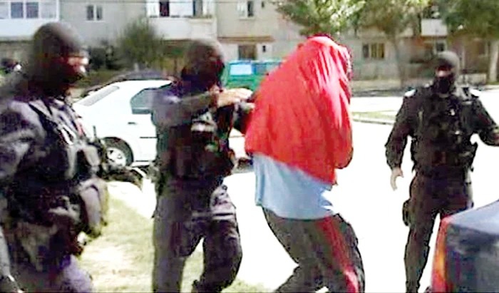 Şeful Vămii Călăraşi, săltat de  mascaţi în dosarul «Motorina»