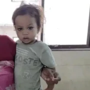 baiat de 2 ani din india a omorat o cobra care il atacase foto X jpg