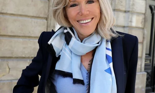 Exclusif   Prix SpÈcial   No Web No Blog   Brigitte Macron dans les rues de Bordeaux jpeg