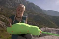 Când în film apare un dragon, actrița mângâie un burete învelit în material jpeg