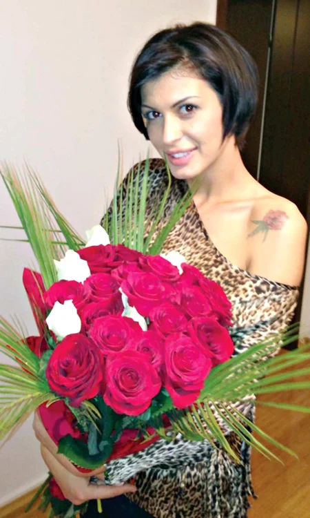 Mădălina Pamfile a devenit cunoscută după ce a apărut într-un pictorial în revista Playboy, alături de primarul Radu Mazăre. Celebritatea i-a adus şi un post de asistentă în emisiunea lui Capatos