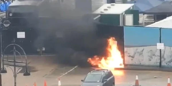 Atac cu bombe cu benzină în Dover FOTO: Daily News