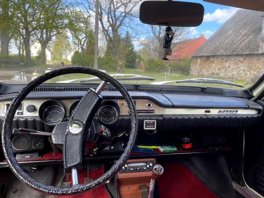 Mașina are interiorul originar, fără modificări FOTO mobile.de