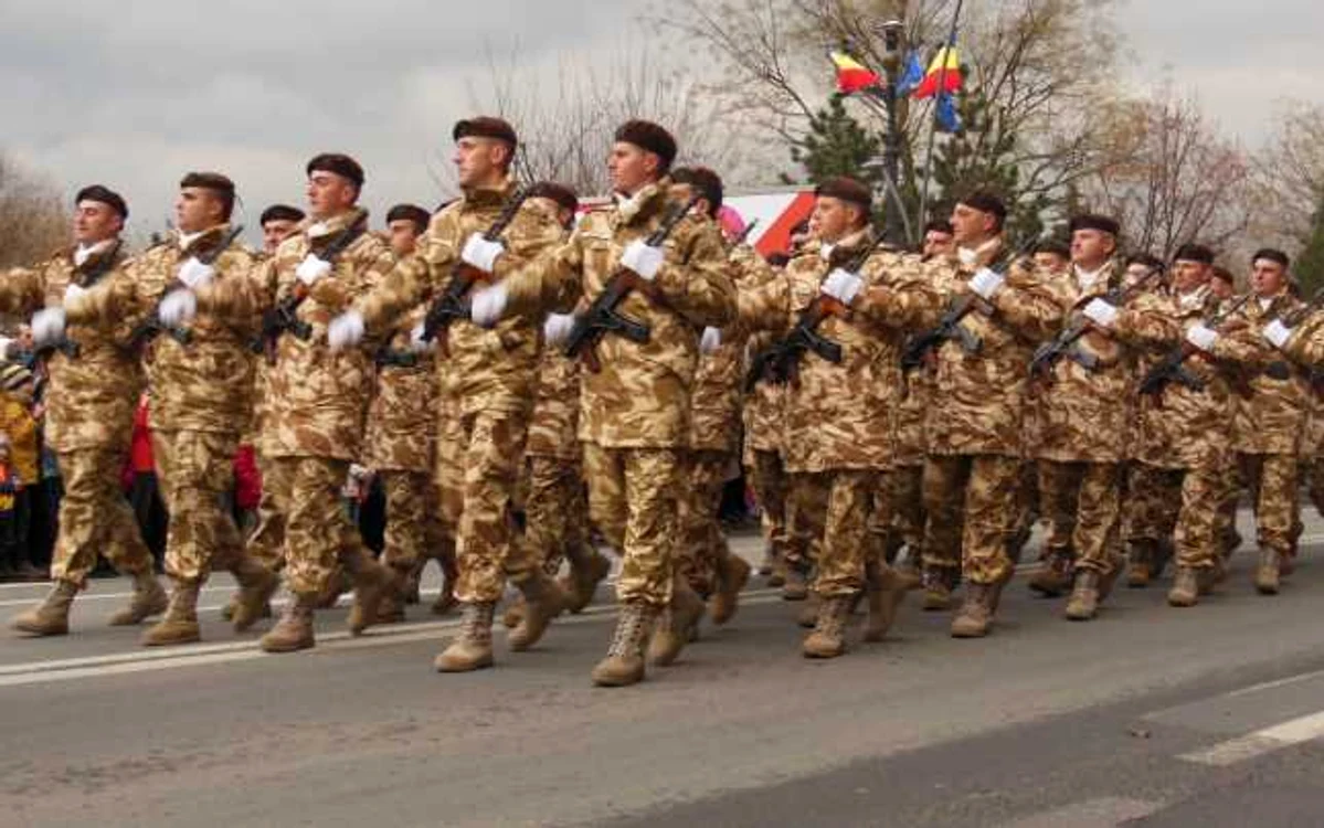 La Alba Iulia vor defila circa 400 de militari