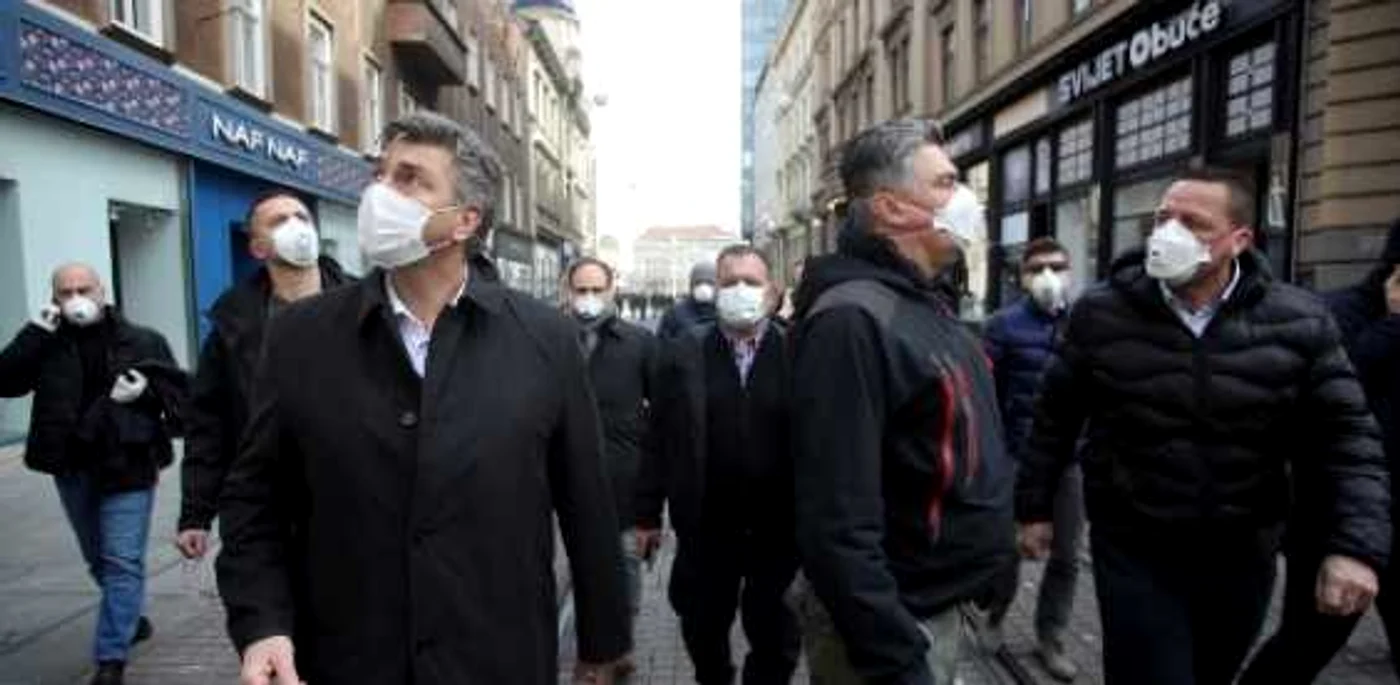 Premierul croat Andrej Plenkovic (stânga) şi preşedintele croat Zoran Milanovic (dreapta) FOTO AFP