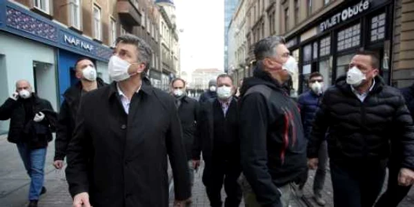 Premierul croat Andrej Plenkovic (stânga) şi preşedintele croat Zoran Milanovic (dreapta) FOTO AFP