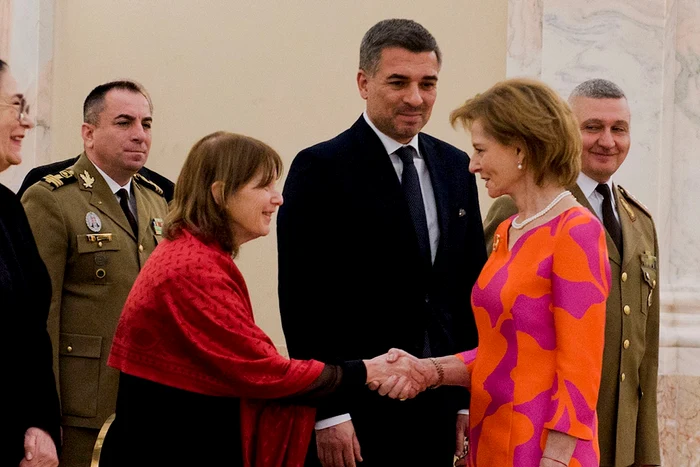 Fuchsia și oranj, o combinație cromatică ce a făcut furori în 2014-2016. FOTO: Daniel Angelescu