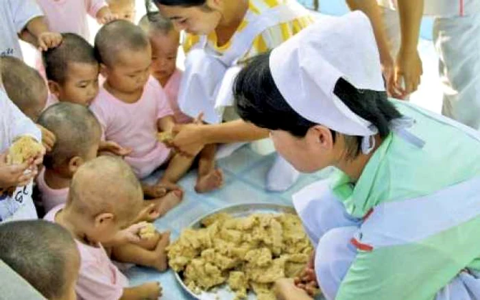 Unul din trei copii între 0 şi 5 ani este subnutrit Foto: reuters