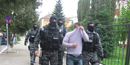 Cei şapte membri ai grupării "Grasu" au fost prinşi în flagrant