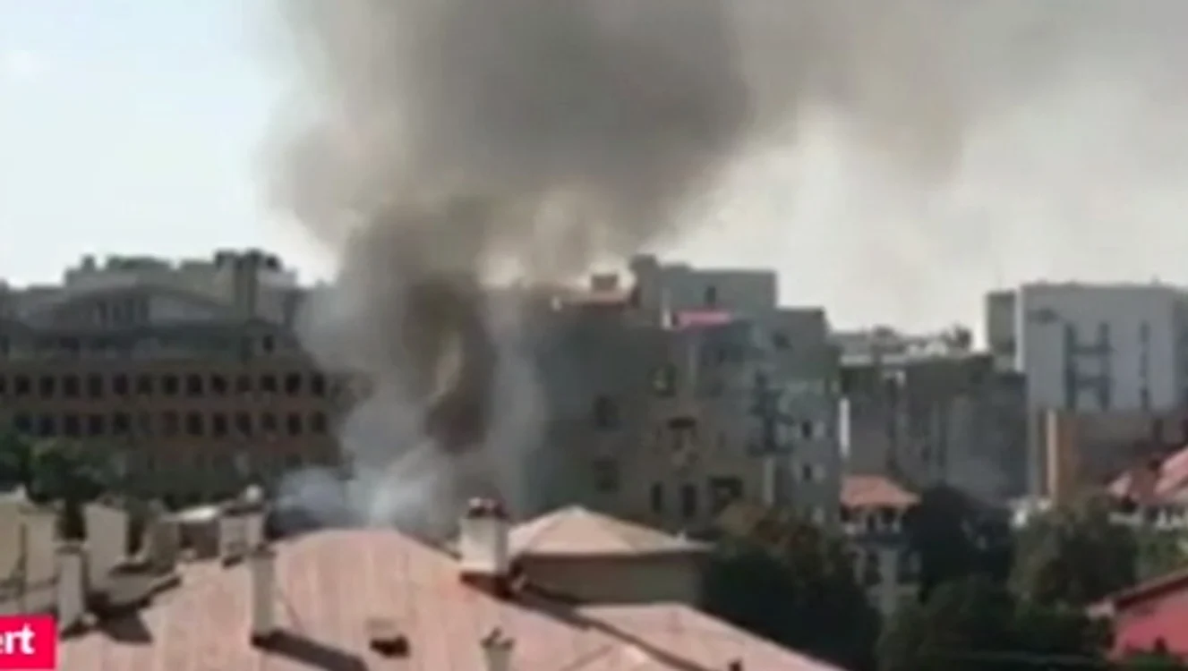 
    Incendiu puternic la o vilă din sectorul 2 din CapitalăFoto captură foto/Digi 24  