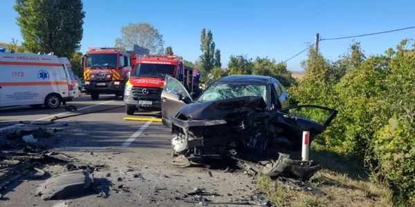 Accident  localitatea Cleja, județul Bacău. Trei victime, 2 incarcerate. FOTO ziaruldebacau.ro