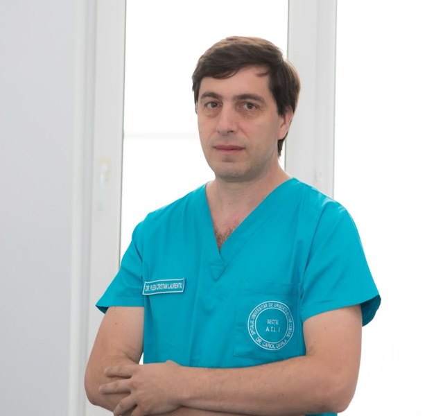 Bărbatul care ar fi încercat să se sinucidă într-o toaletă publică din Brașov este medic-colonel la Spitalul Militar Central. Stenograme: „Sunt Dumnezeu să prelungesc suferință?”