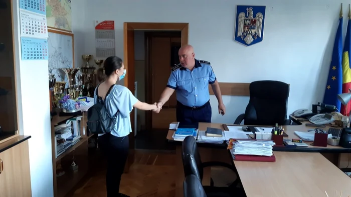 Teodora a fost felicitaă de şeful IPJ