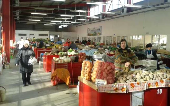 Clujenii pot alege dacă vor să cumpere din pieţe sau de la hipermarket.